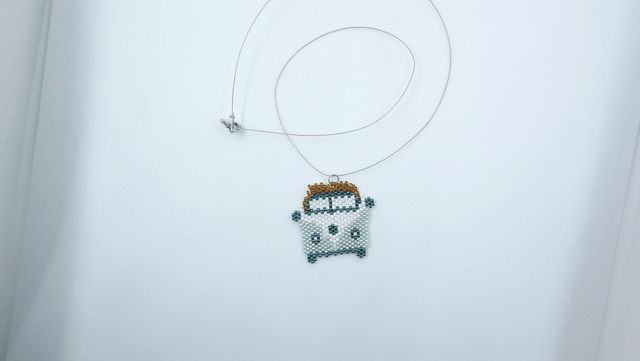 Collier scoubidou